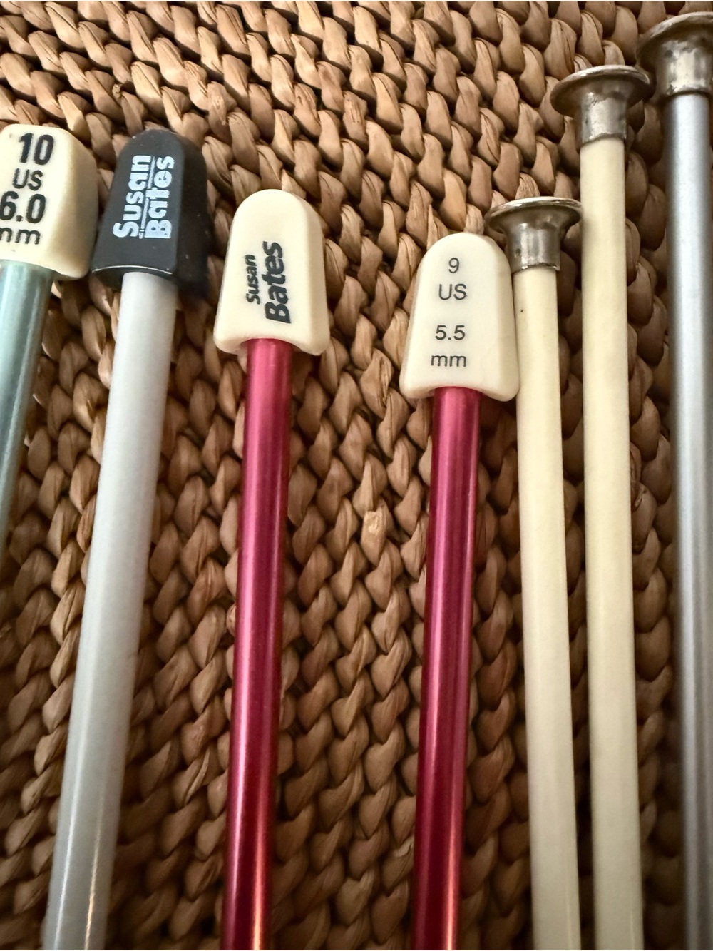 Susan Bates Metallic Silver and Cream Knitting Needles Set